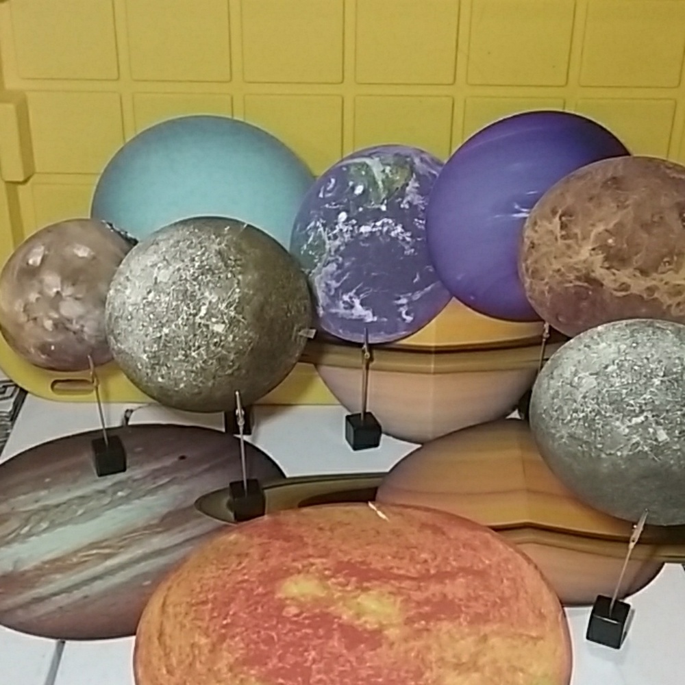 Planet display with 10 clip stands